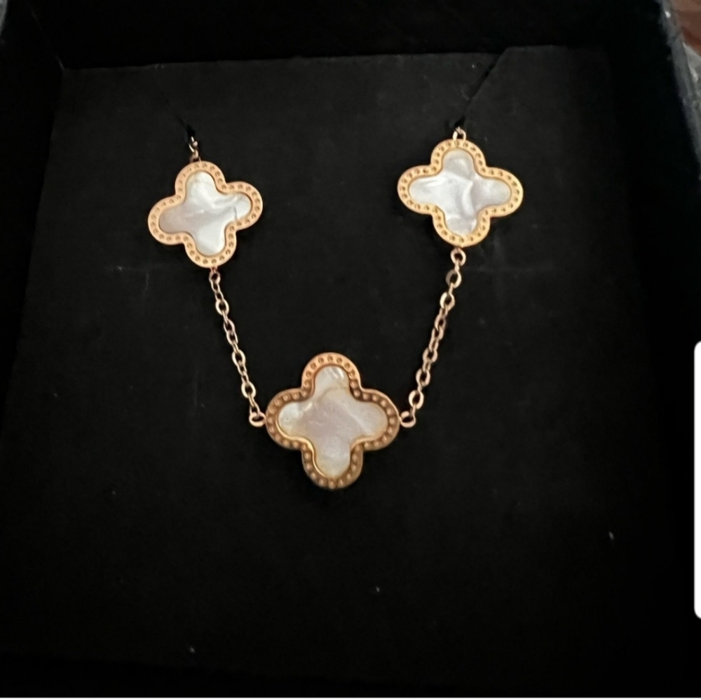 Mother Of Pearl Clover Bracelet